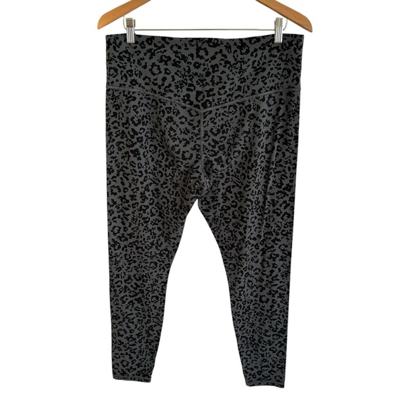 Athleta size XL Gray Leopard Print Elation High Rise Tight Leggings Grey Black - Picture 3 of 6
